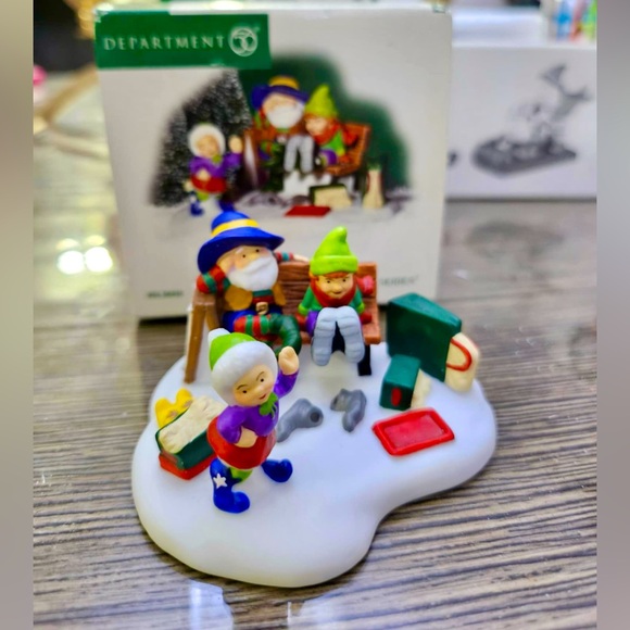 SOLD- Department 56 A Perfect Fit - Picture 1 of 8